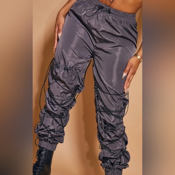 PrettyLittleThing Women Gray Shell Bralet Sweatpants Set Size 8 Babydoll Utility - Picture 11 of 13